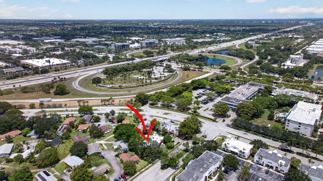 2002 SW Natura Boulevard B, Deerfield Beach, FL 33441
