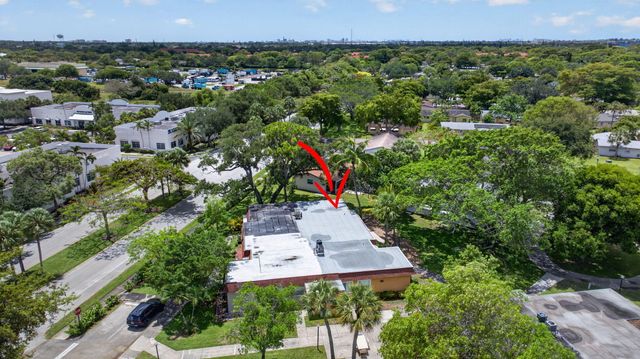 2002 SW Natura Boulevard B, Deerfield Beach, FL 33441