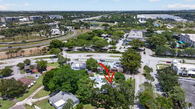 2002 SW Natura Boulevard B, Deerfield Beach, FL 33441