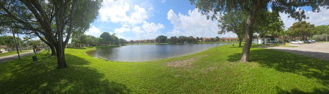 2002 SW Natura Boulevard B, Deerfield Beach, FL 33441