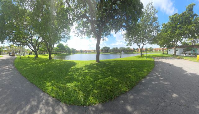 2002 SW Natura Boulevard B, Deerfield Beach, FL 33441