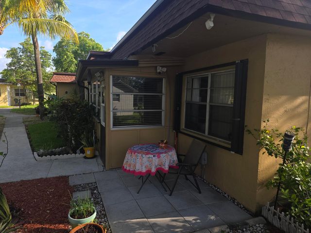 2002 SW Natura Boulevard B, Deerfield Beach, FL 33441