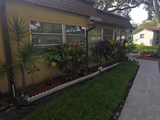2002 SW Natura Boulevard B, Deerfield Beach, FL 33441