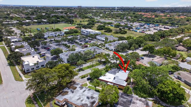 2002 SW Natura Boulevard B, Deerfield Beach, FL 33441