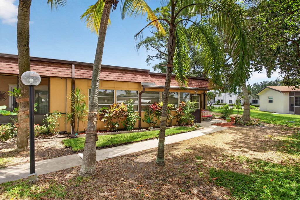2002 SW Natura Boulevard B, Deerfield Beach, FL 33441