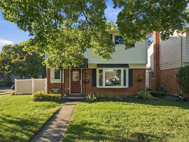1405 W Elmwood Avenue, Clawson, MI 48017