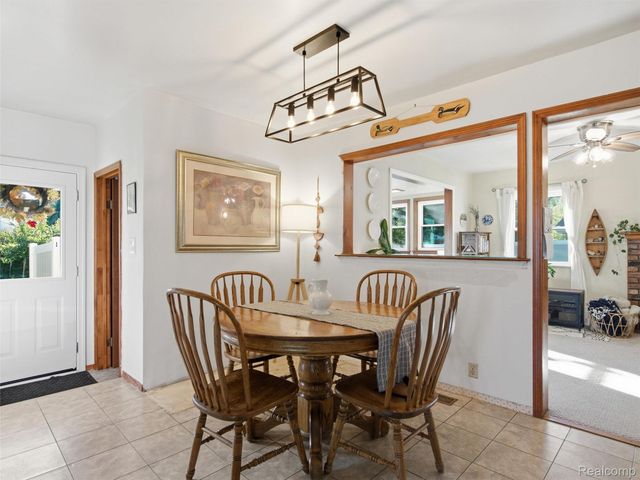 1405 W Elmwood Avenue, Clawson, MI 48017