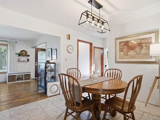 1405 W Elmwood Avenue, Clawson, MI 48017