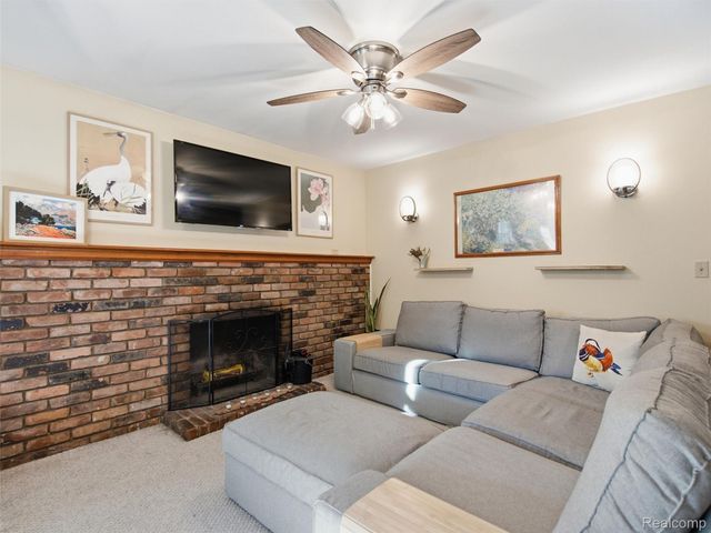 1405 W Elmwood Avenue, Clawson, MI 48017