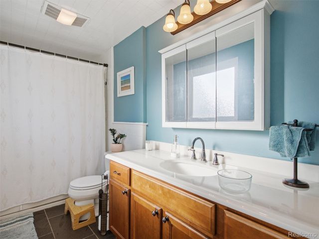 1405 W Elmwood Avenue, Clawson, MI 48017
