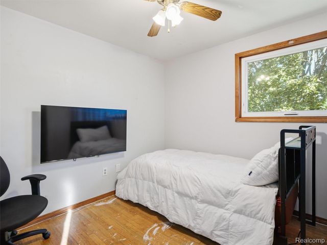 1405 W Elmwood Avenue, Clawson, MI 48017