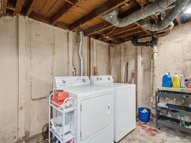 1405 W Elmwood Avenue, Clawson, MI 48017