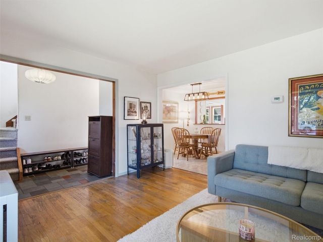1405 W Elmwood Avenue, Clawson, MI 48017