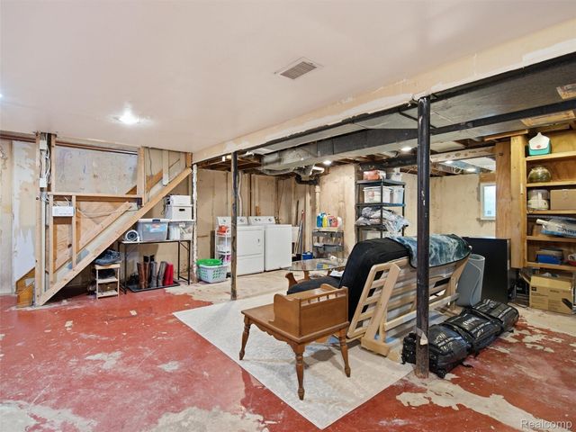 1405 W Elmwood Avenue, Clawson, MI 48017