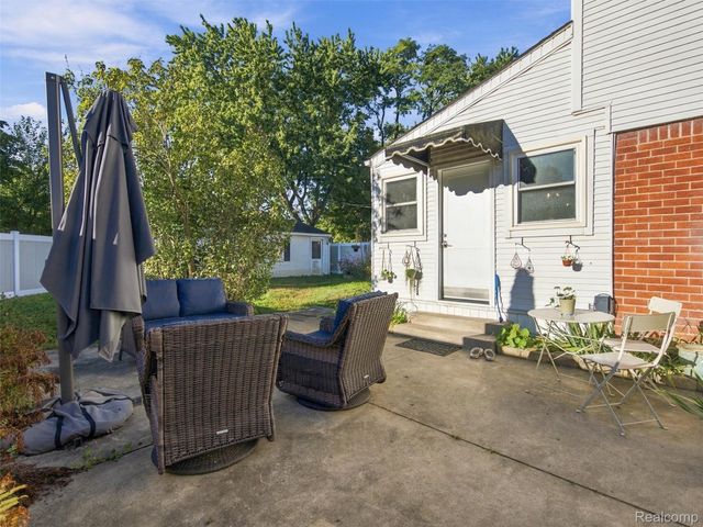 1405 W Elmwood Avenue, Clawson, MI 48017