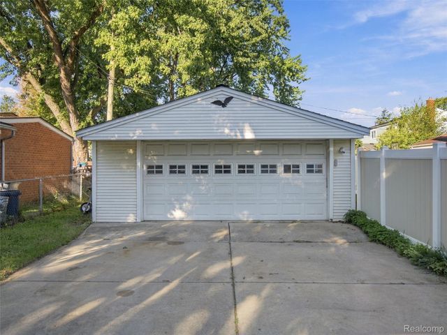 1405 W Elmwood Avenue, Clawson, MI 48017