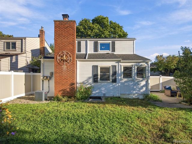 1405 W Elmwood Avenue, Clawson, MI 48017