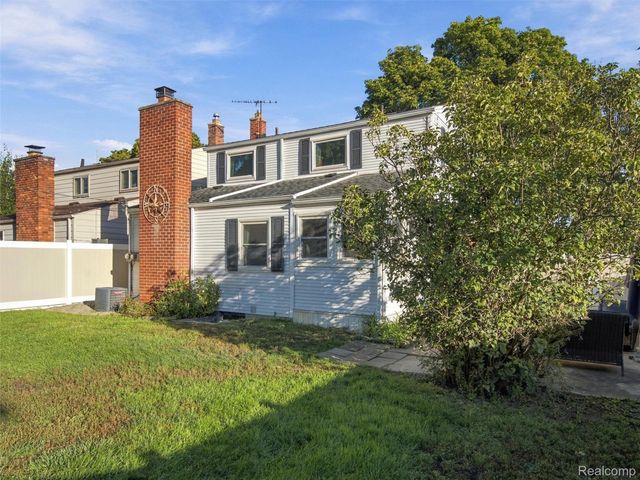 1405 W Elmwood Avenue, Clawson, MI 48017