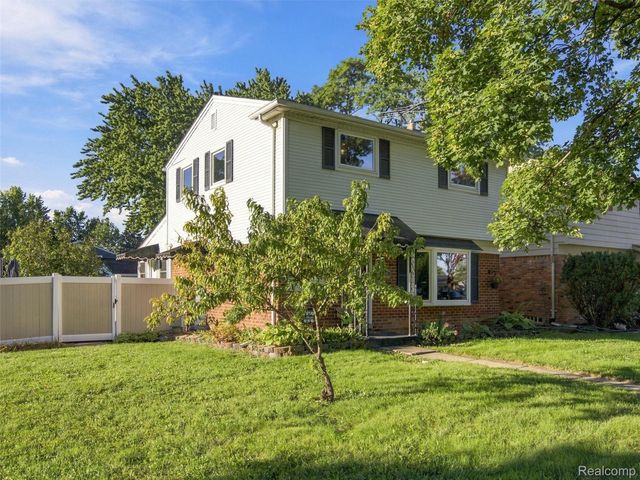 1405 W Elmwood Avenue, Clawson, MI 48017