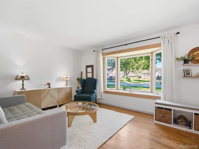 1405 W Elmwood Avenue, Clawson, MI 48017