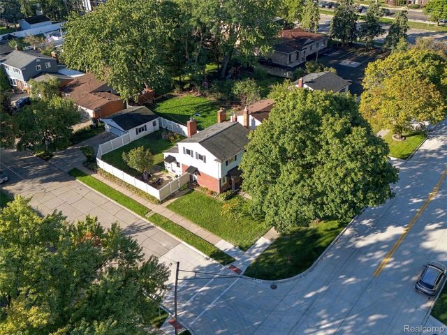 1405 W Elmwood Avenue, Clawson, MI 48017