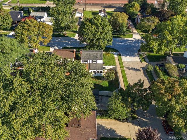 1405 W Elmwood Avenue, Clawson, MI 48017