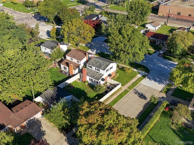 1405 W Elmwood Avenue, Clawson, MI 48017