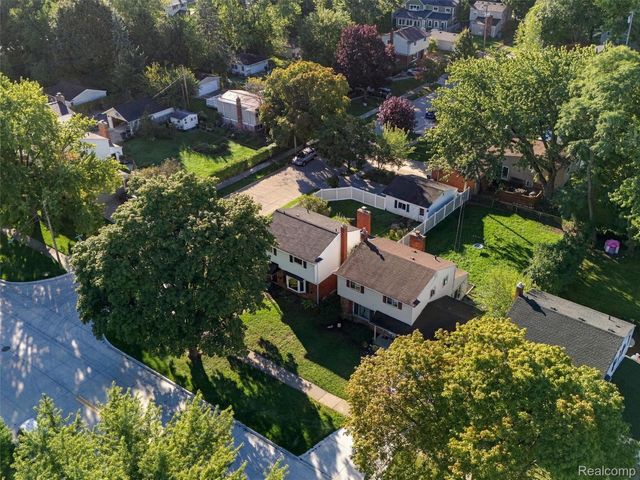 1405 W Elmwood Avenue, Clawson, MI 48017