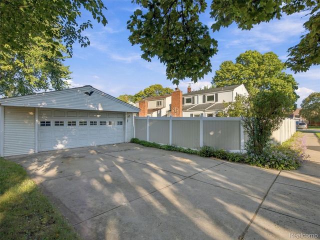 1405 W Elmwood Avenue, Clawson, MI 48017