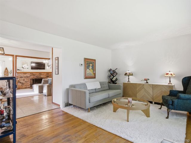 1405 W Elmwood Avenue, Clawson, MI 48017