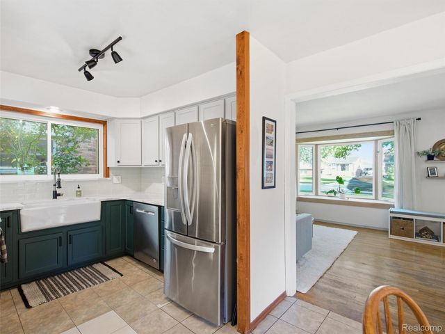 1405 W Elmwood Avenue, Clawson, MI 48017