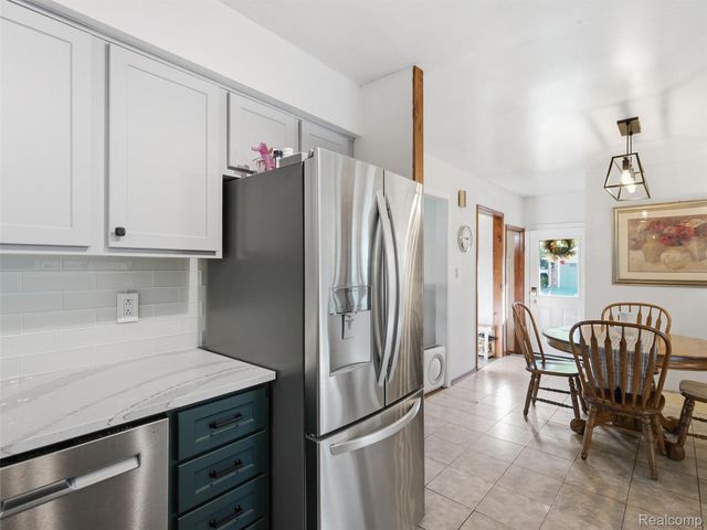 1405 W Elmwood Avenue, Clawson, MI 48017