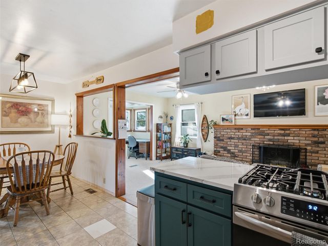 1405 W Elmwood Avenue, Clawson, MI 48017