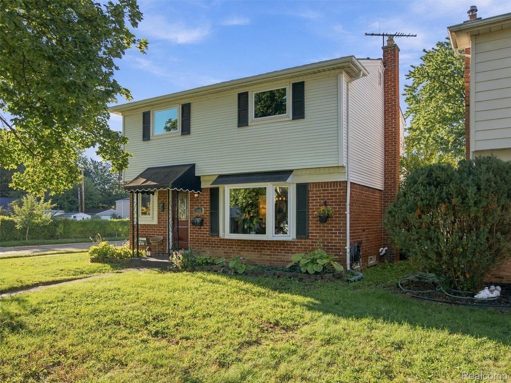 1405 W Elmwood Avenue, Clawson, MI 48017