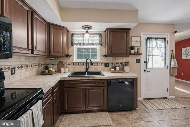 3025 SOLAR DR, Dover, PA 17315