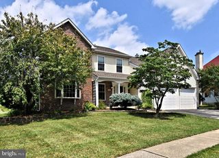 19 FIRETHORN DR, Collegeville, PA 19426