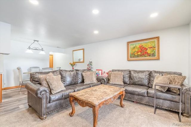 9714 Sawgrass Court, Belleville, MI 48111