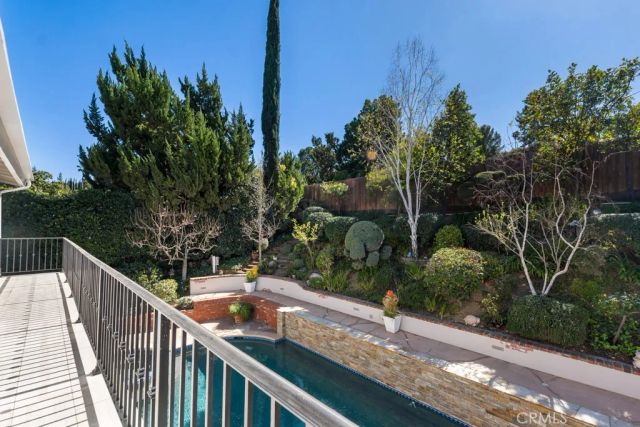 21438 Mulholland, Woodland Hills, CA 91364