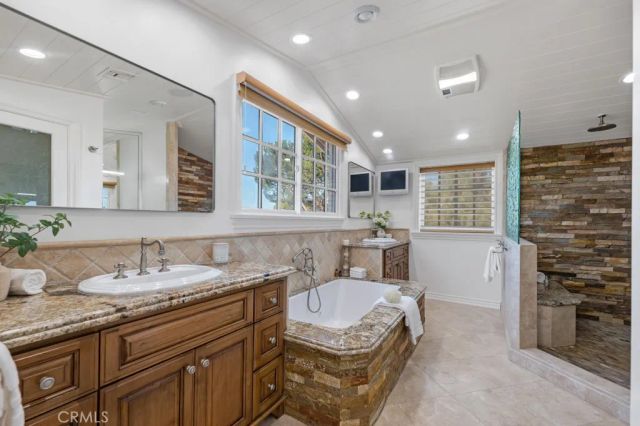 21438 Mulholland, Woodland Hills, CA 91364