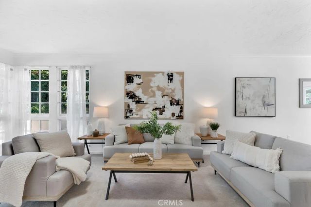 21438 Mulholland, Woodland Hills, CA 91364