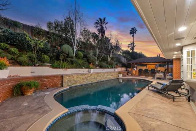 21438 Mulholland, Woodland Hills, CA 91364