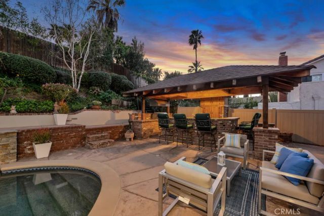 21438 Mulholland, Woodland Hills, CA 91364