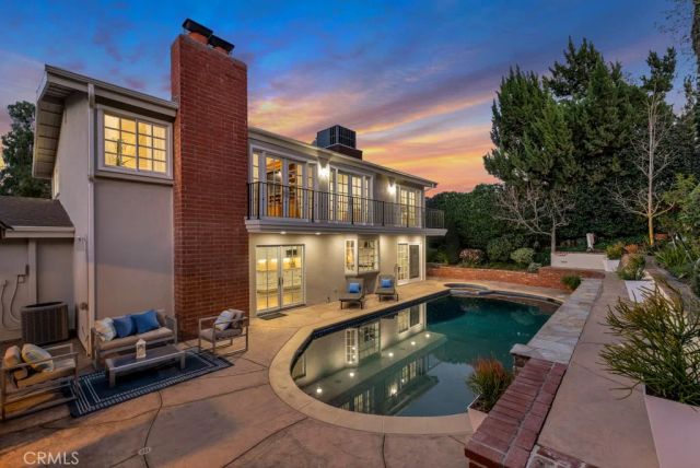 21438 Mulholland, Woodland Hills, CA 91364