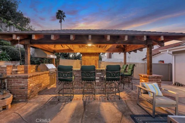 21438 Mulholland, Woodland Hills, CA 91364