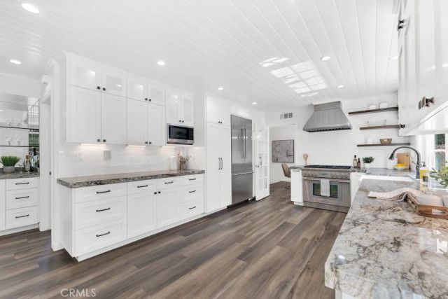 21438 Mulholland, Woodland Hills, CA 91364