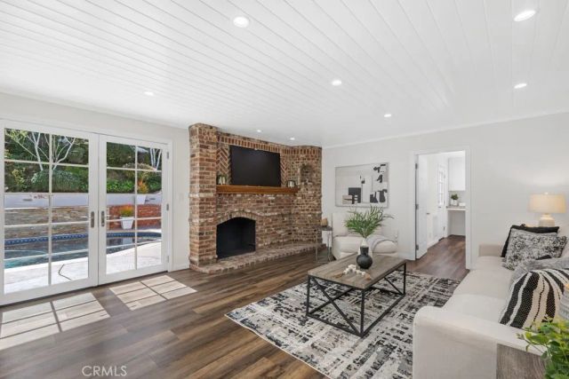 21438 Mulholland, Woodland Hills, CA 91364