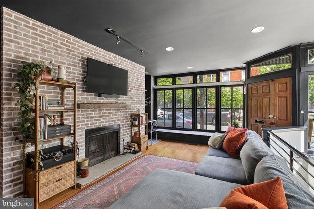822 S 5TH ST, Philadelphia, PA 19147