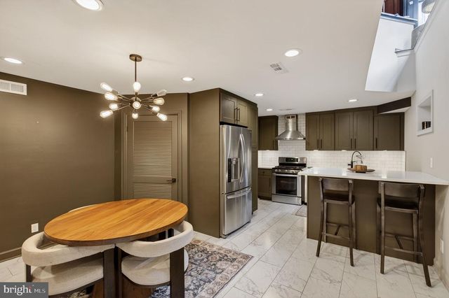 822 S 5TH ST, Philadelphia, PA 19147