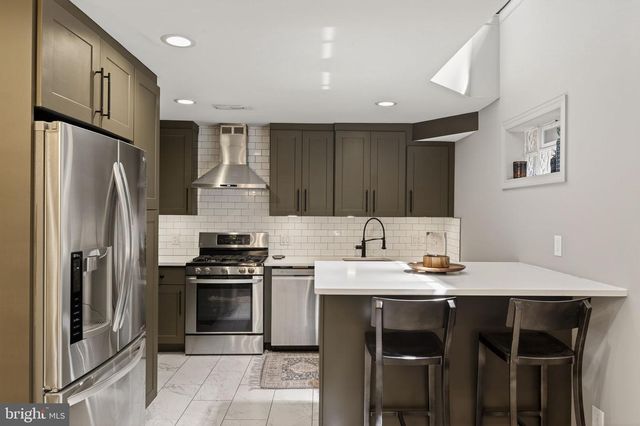 822 S 5TH ST, Philadelphia, PA 19147