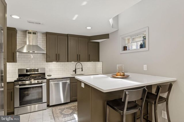 822 S 5TH ST, Philadelphia, PA 19147